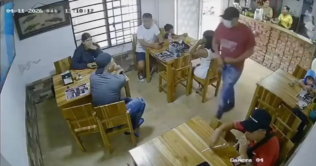 Female Police Officer Foils Robbery at Restaurant and Shoots Robber in Cartagena